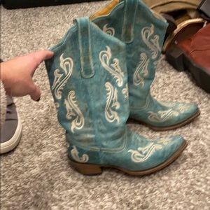 Gorgeous pair of Corral cowgirl boots! Size 9